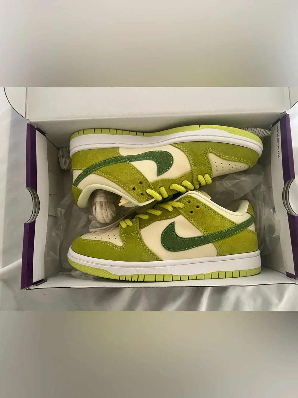 Nike SB Dunk Low - Fluorescent/Grass Green - 5y/6.5w BNWT